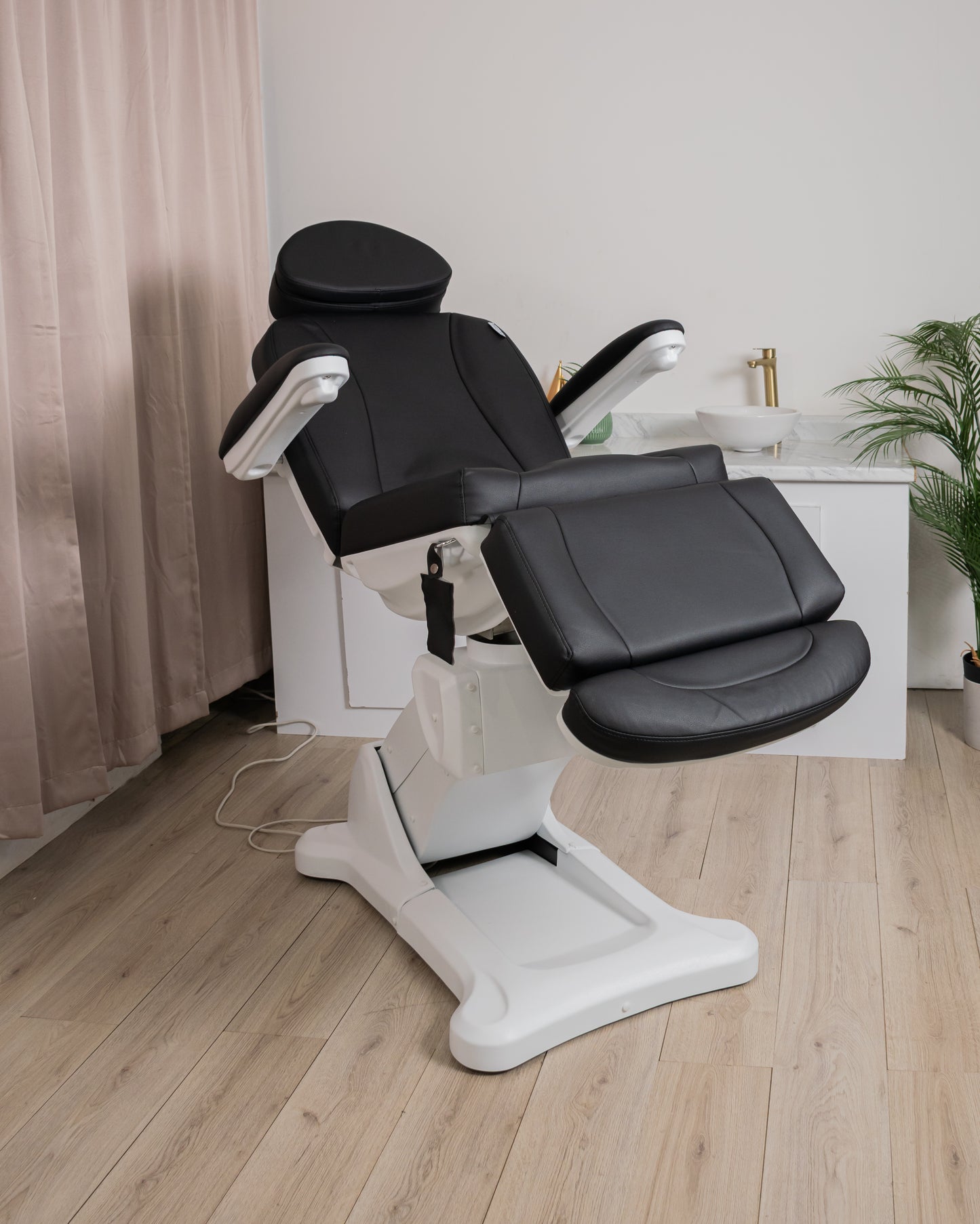 Camilla Eléctrica Modelo HERMES DM-2315 Negro base blanca