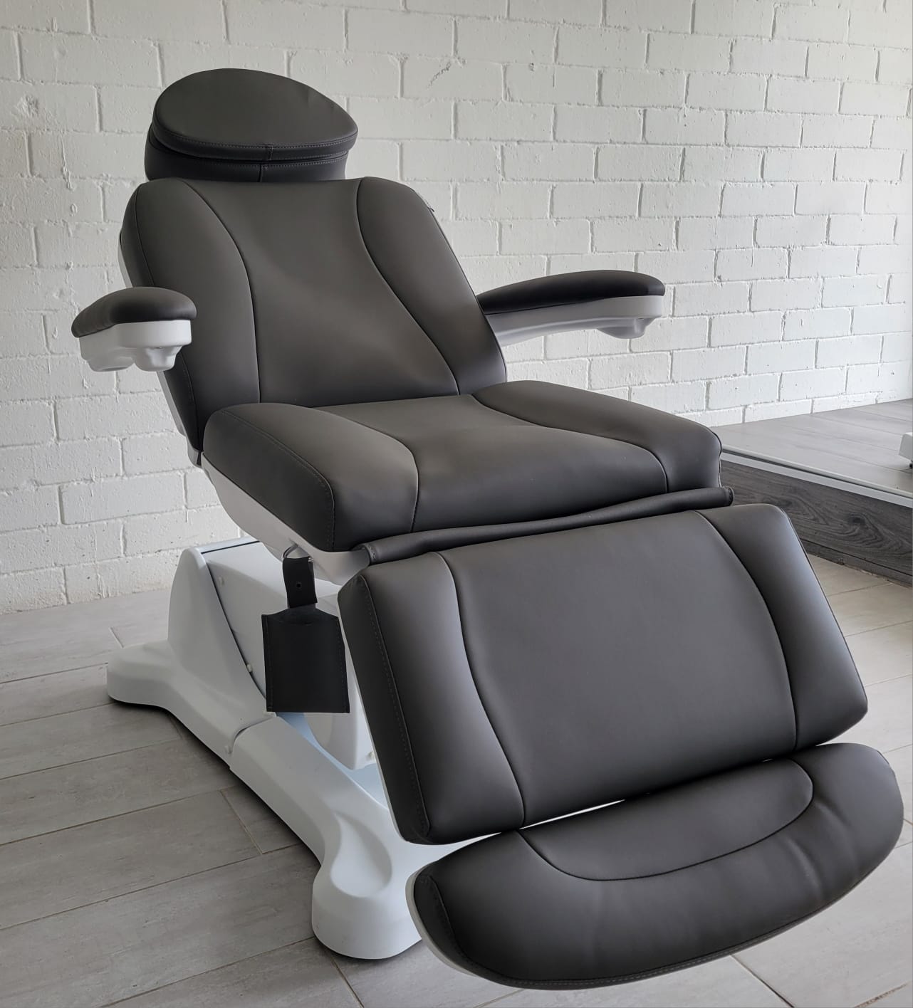 Camilla Eléctrica Modelo HERMES DM-2315 Gris Oscuro